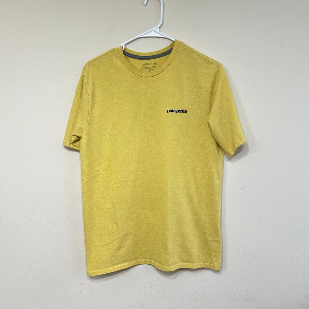 Patagonia Yellow Crewneck Short Sleeve Tee Men Small